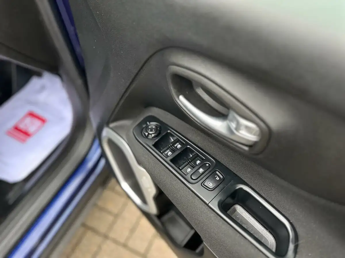 2018-jeep-renegade-13-gse-longitude-big-37