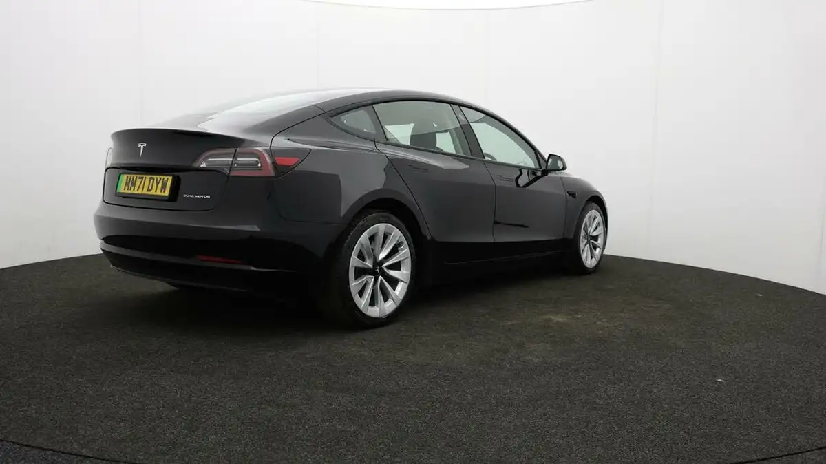 2022-tesla-model-3-e-long-range-big-78