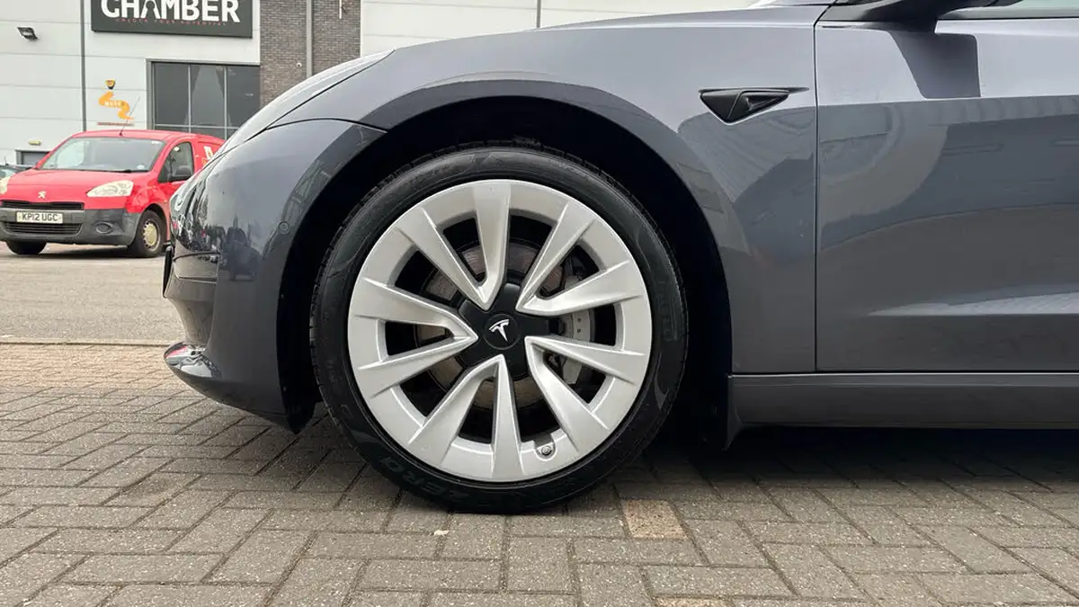 2022-tesla-model-3-e-long-range-big-16