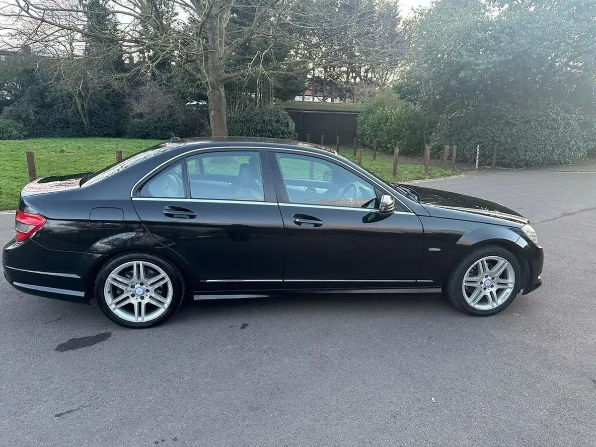 2010-mercedes-benz-c-class-18-c180-cgi-sport-156bhp-saloon-4d-big-8