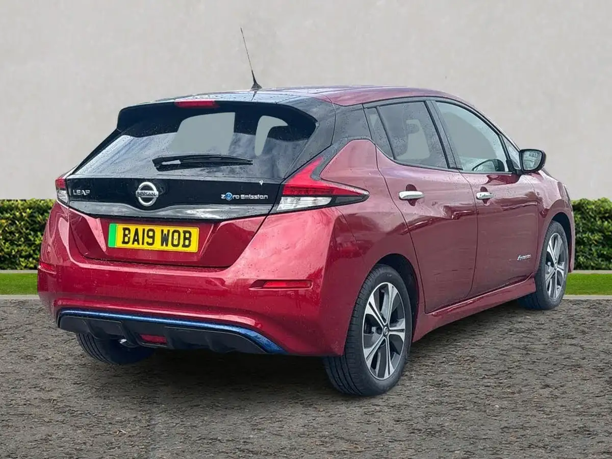 2019-nissan-leaf-e-tekna-big-2