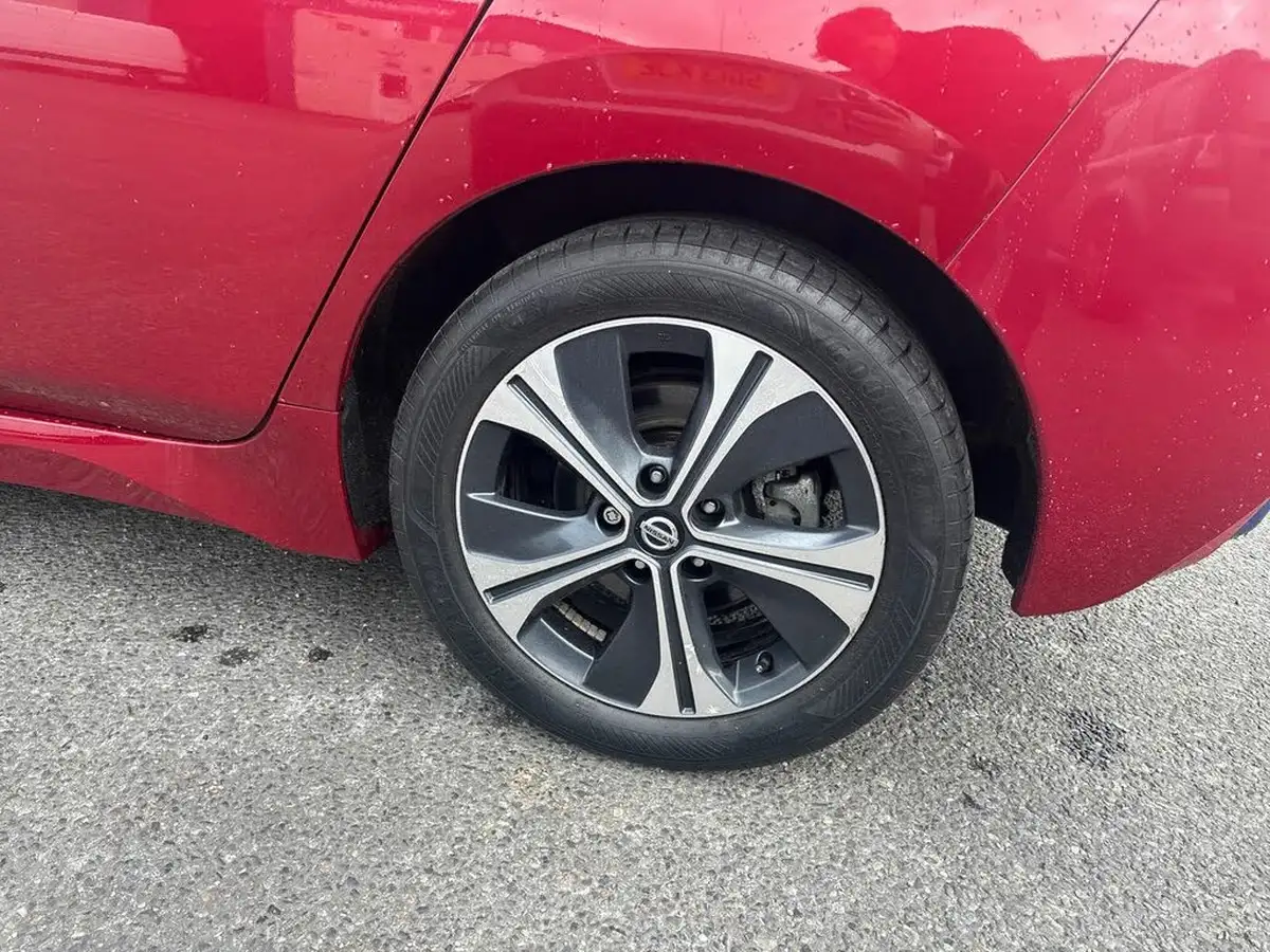 2019-nissan-leaf-e-tekna-big-26