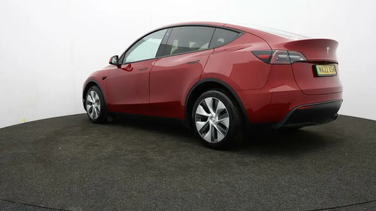 2022-tesla-model-y-e-long-range-big-71