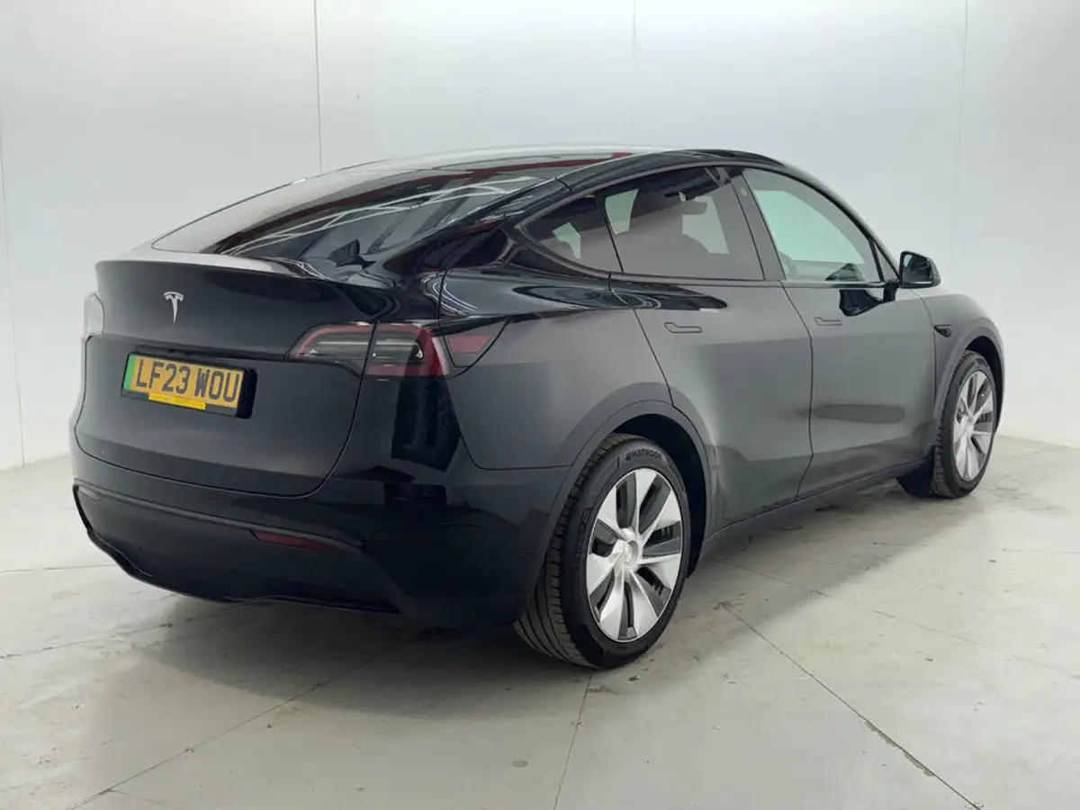 2023-tesla-model-y-e-rwd-big-6