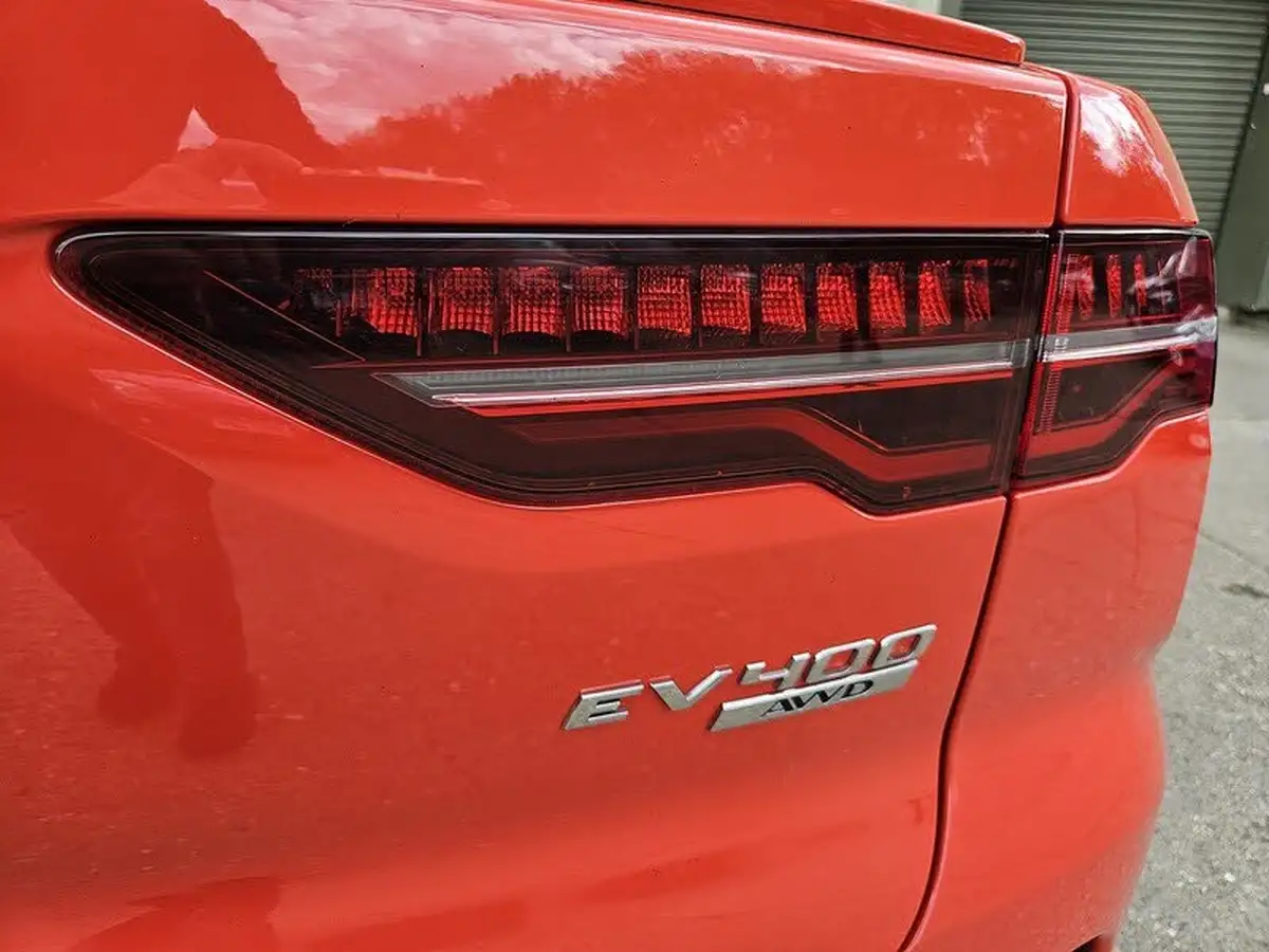 2019-jaguar-i-pace-ev400-se-big-39