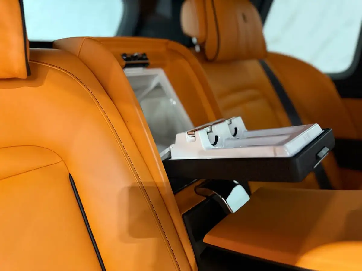 2023-rolls-royce-cullinan-675-big-55