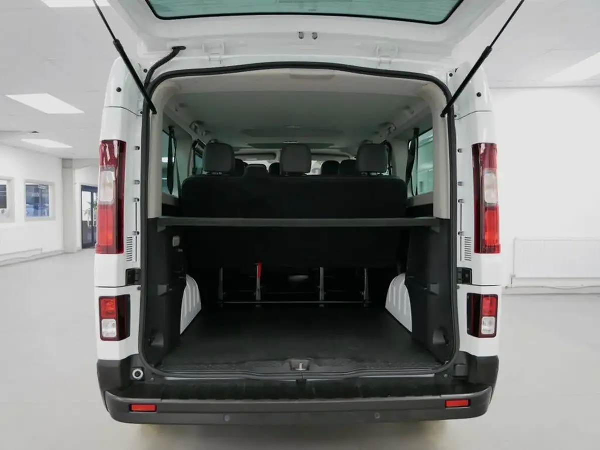 2023-renault-trafic-passenger-20-blue-dci-ll30-170-sport-big-19