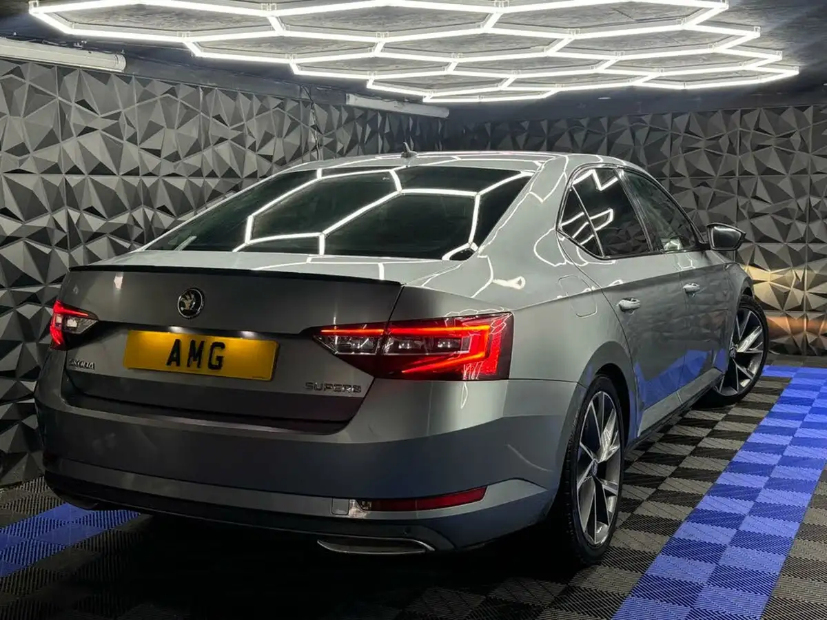2018-skoda-superb-20-tsi-sportline-220ps-ss-hatchback-big-4