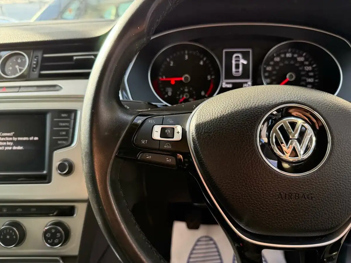 2017-volkswagen-passat-20tdi-se-business-ss-saloon-4d-big-23