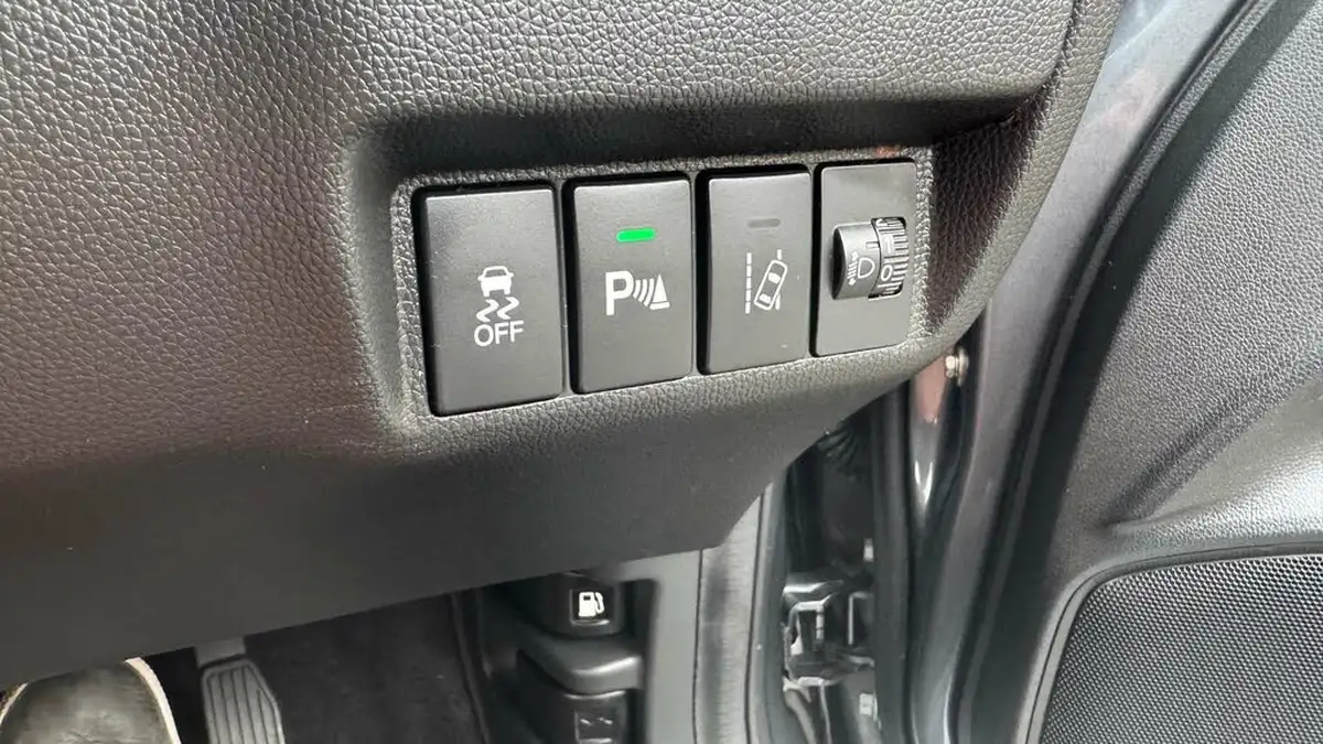 2017-honda-jazz-13-i-vtec-ex-cvt-big-22