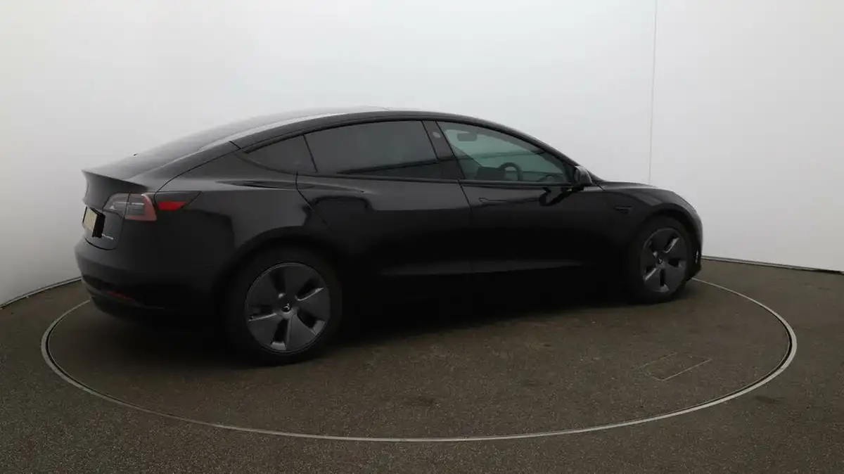 2020-tesla-model-3-e-long-range-big-44