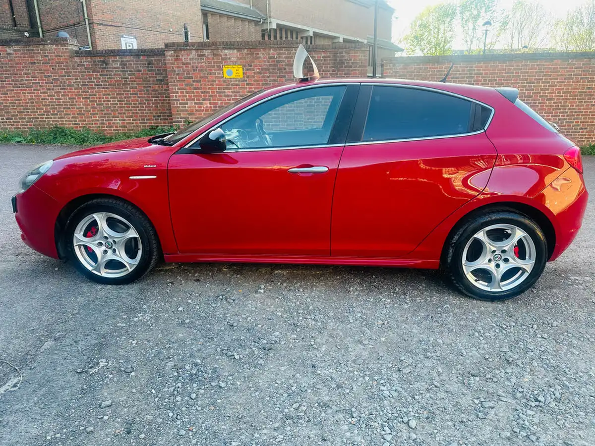 2012-alfa-romeo-giulietta-20td-veloce-170bhp-tct-big-4
