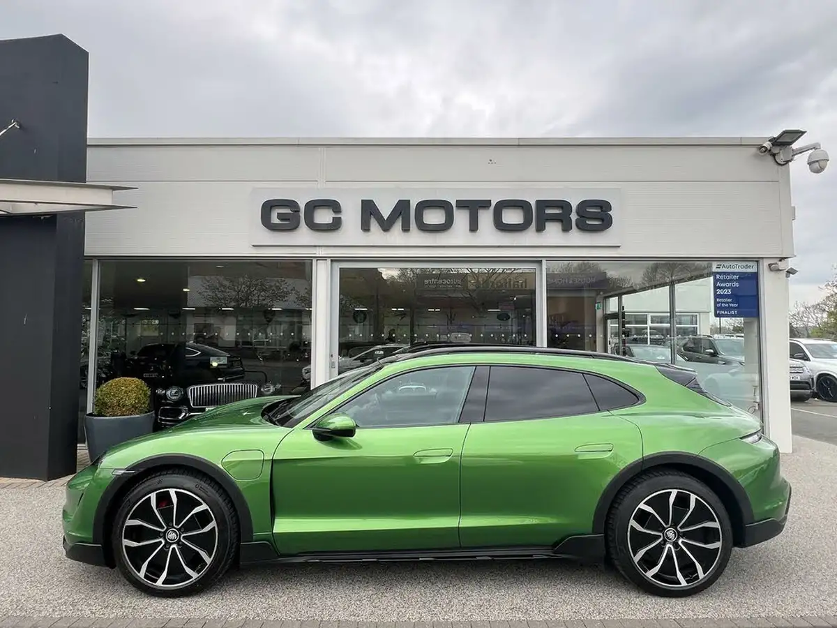 2021-porsche-taycan-e-4s-cross-turismo-awd-big-2