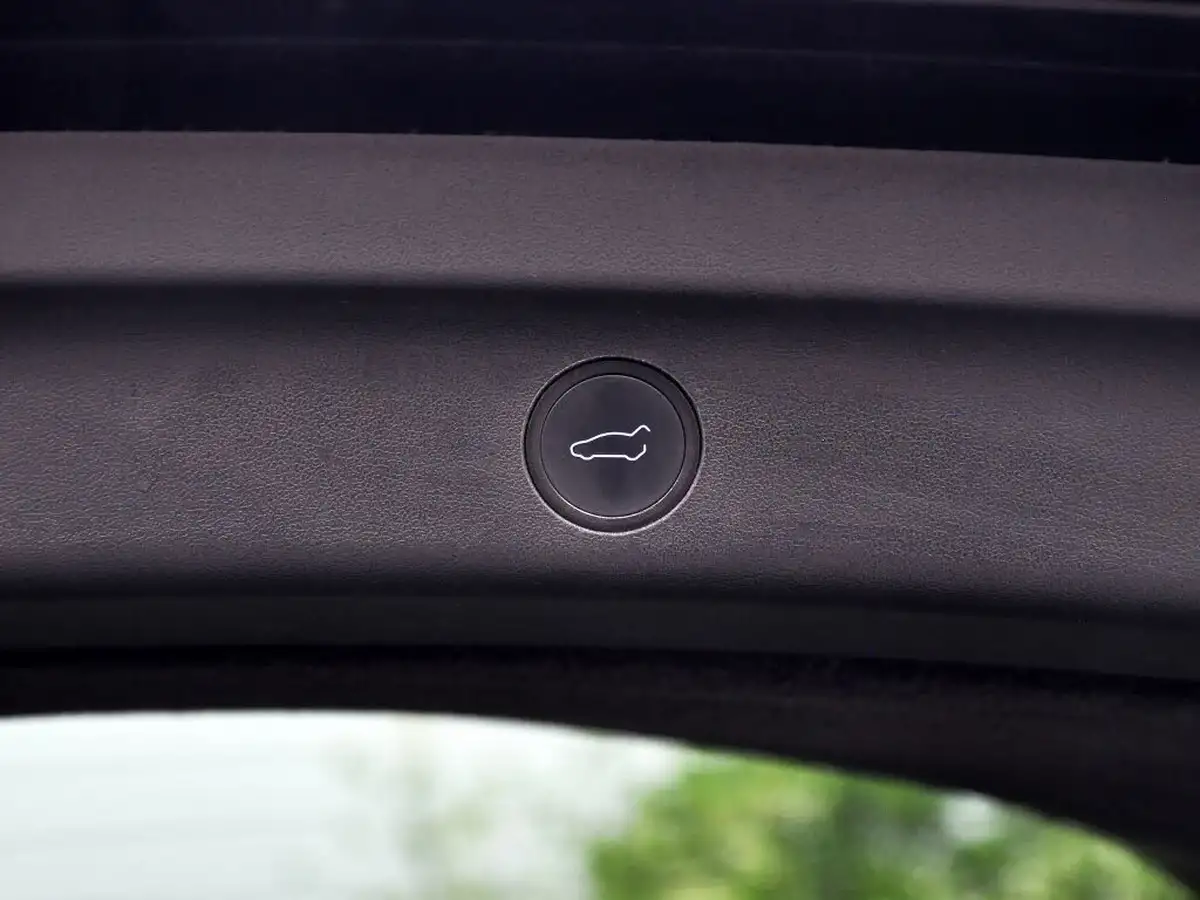 2022-tesla-model-y-e-long-range-big-23