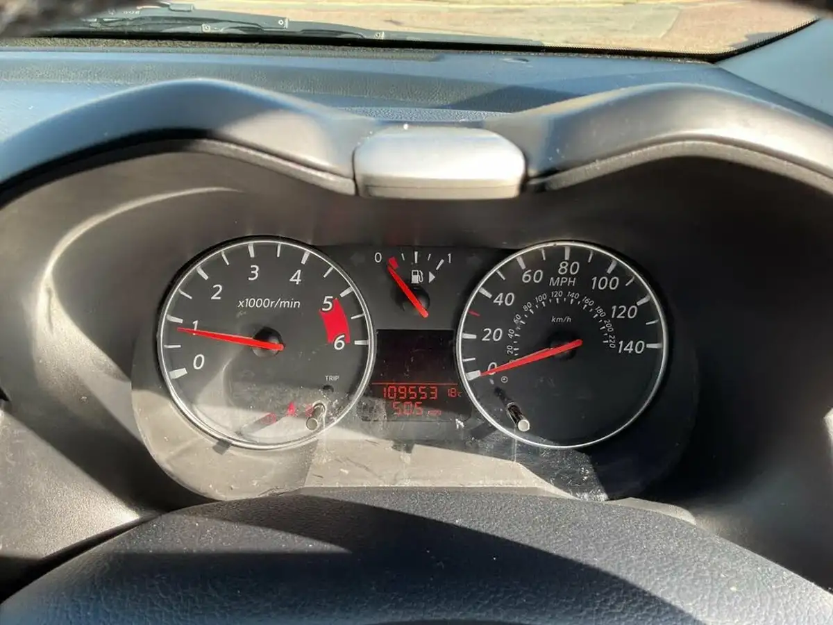 2012-nissan-note-15td-n-tec-big-20