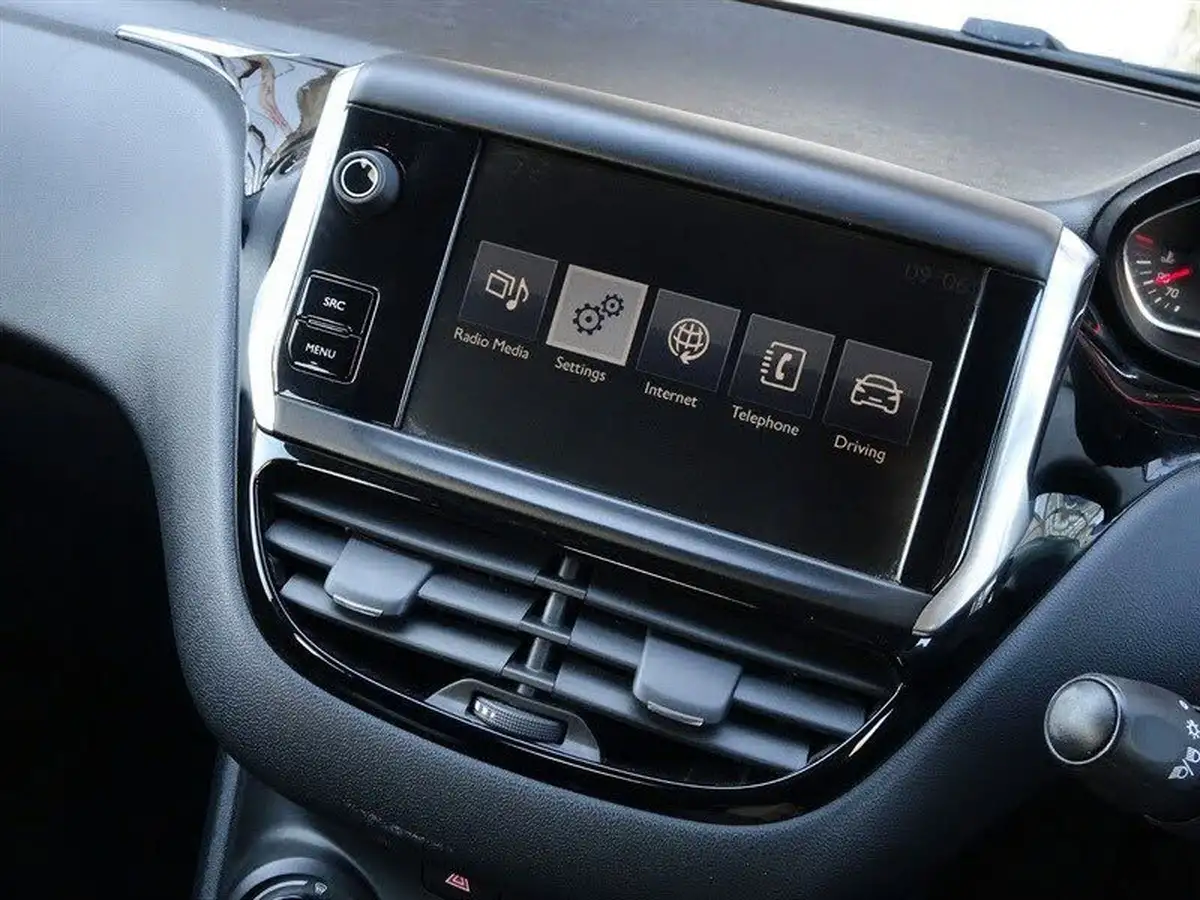 2014-peugeot-208-12-active-vti-5d-big-19