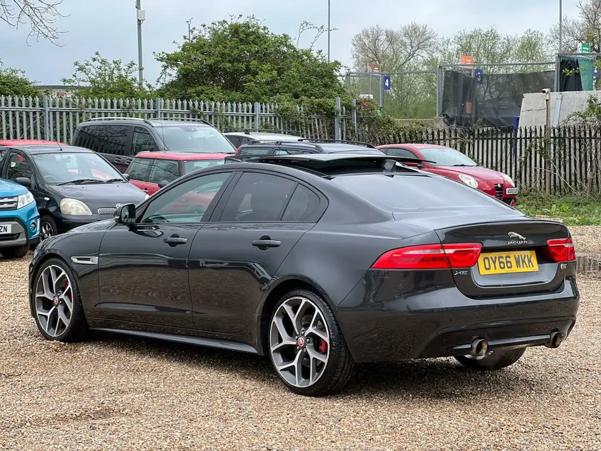 2016-jaguar-xe-30i-v6-sc-s-big-6