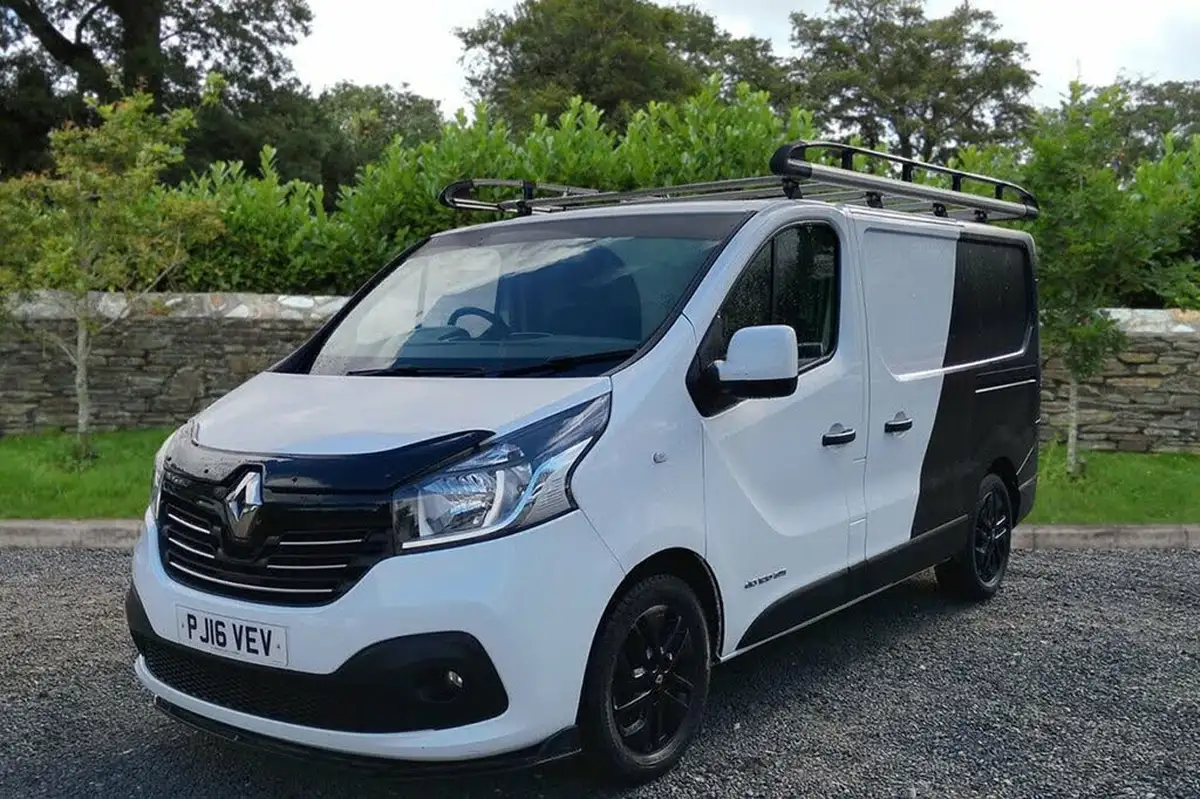 2016-renault-trafic-16dci-sl27-120-sport-low-roof-big-15