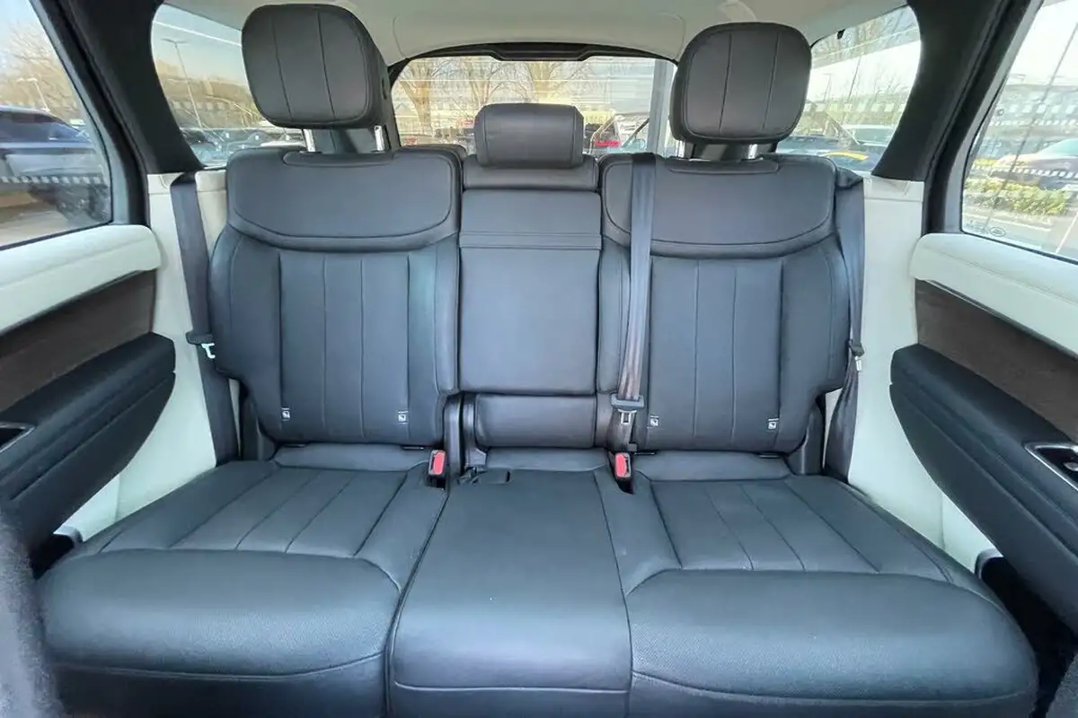 2023-land-rover-range-rover-30-p440e-se-big-10