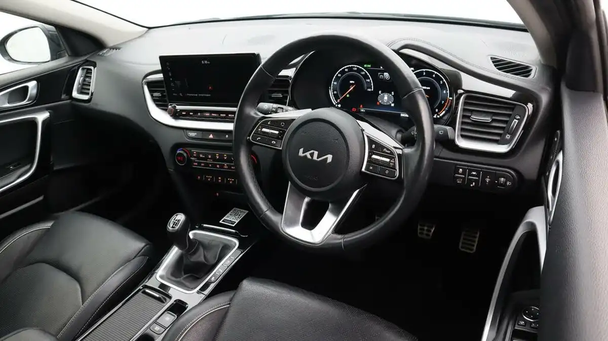 2022-kia-xceed-15-t-gdi-4-big-9