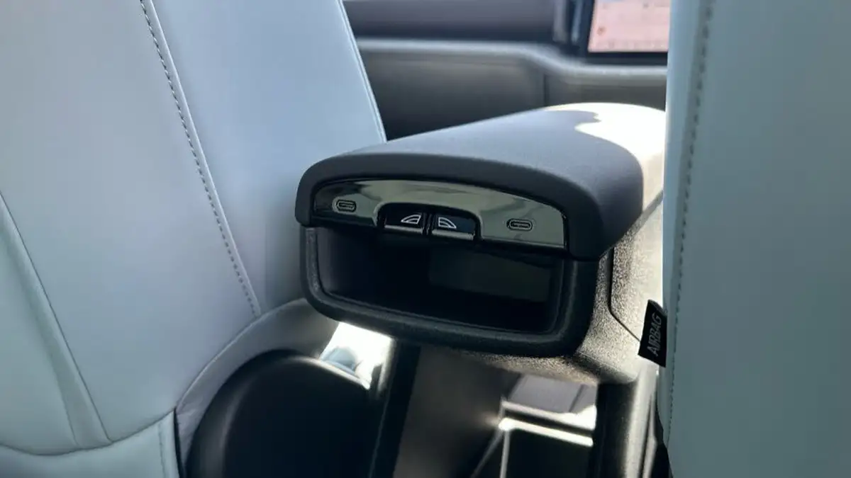 2025-volvo-ex30-e-twin-ultra-big-23