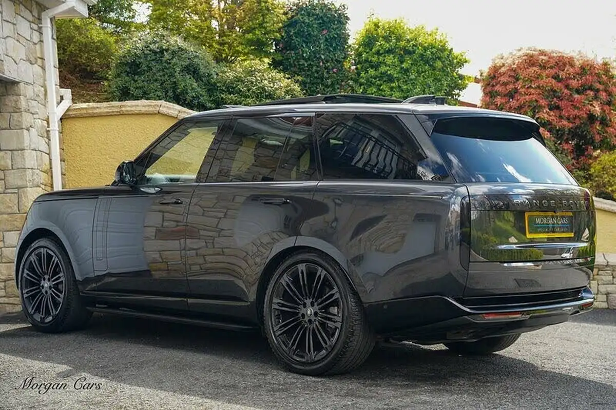 2023-land-rover-range-rover-30-d350-hse-big-10