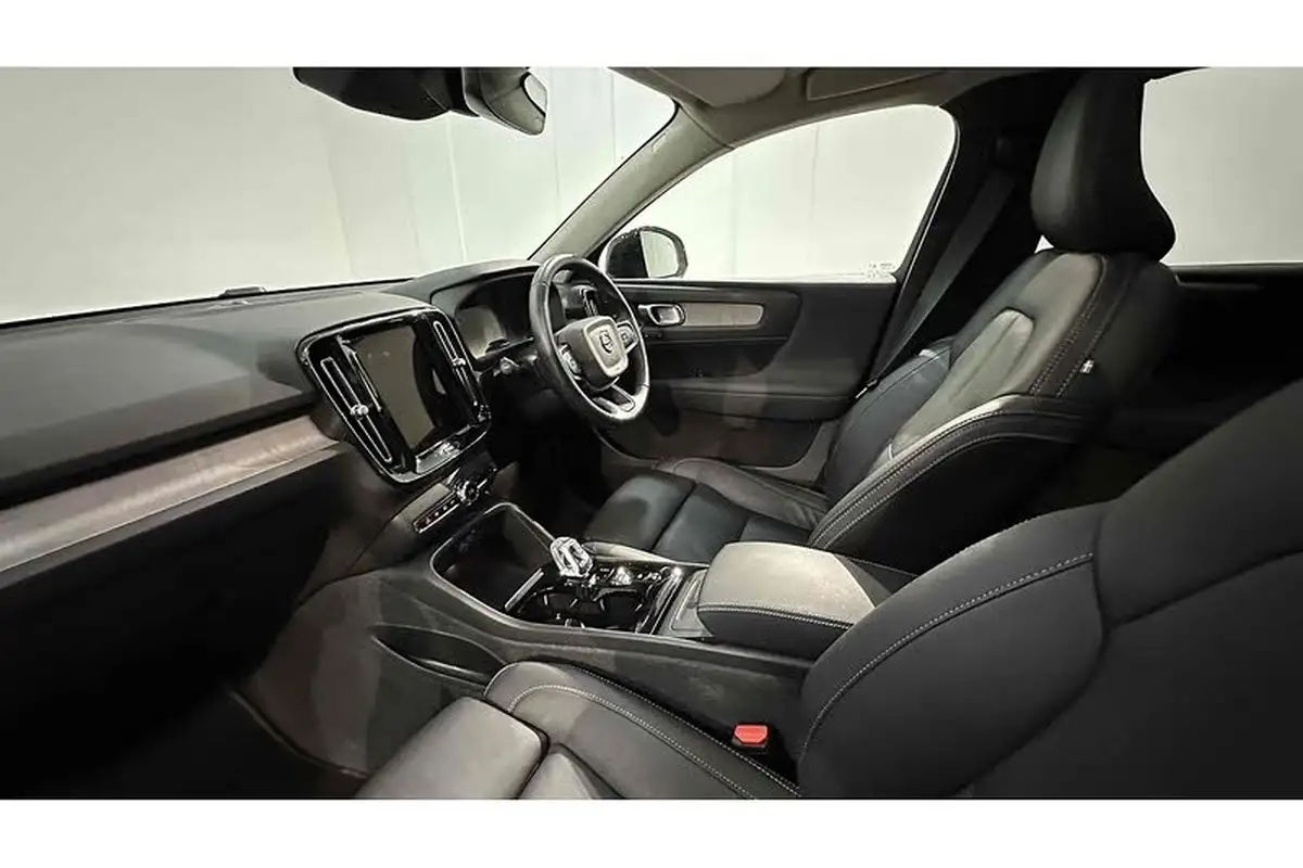 2023-volvo-xc40-20-b4-ultimate-big-22