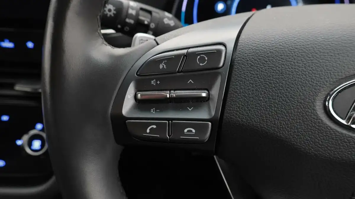 2021-hyundai-ioniq-e-premium-electric-100kw-big-22