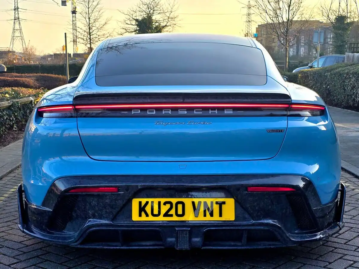2020-porsche-taycan-e-turbo-big-16
