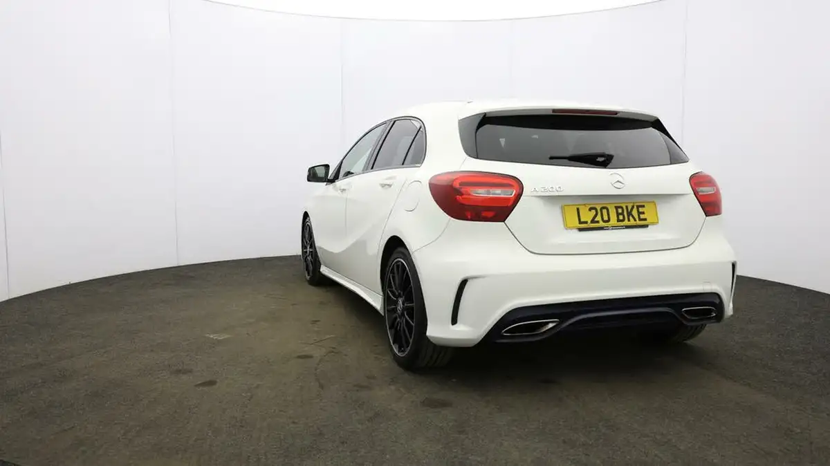 2017-mercedes-benz-a-class-16-a200-amg-line-ss-7g-dct-big-56