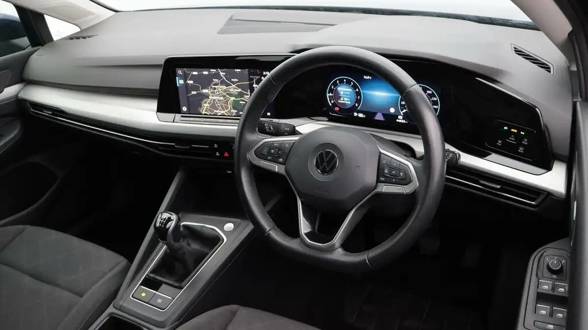 2022-volkswagen-golf-15-tsi-life-130ps-hatchback-big-9