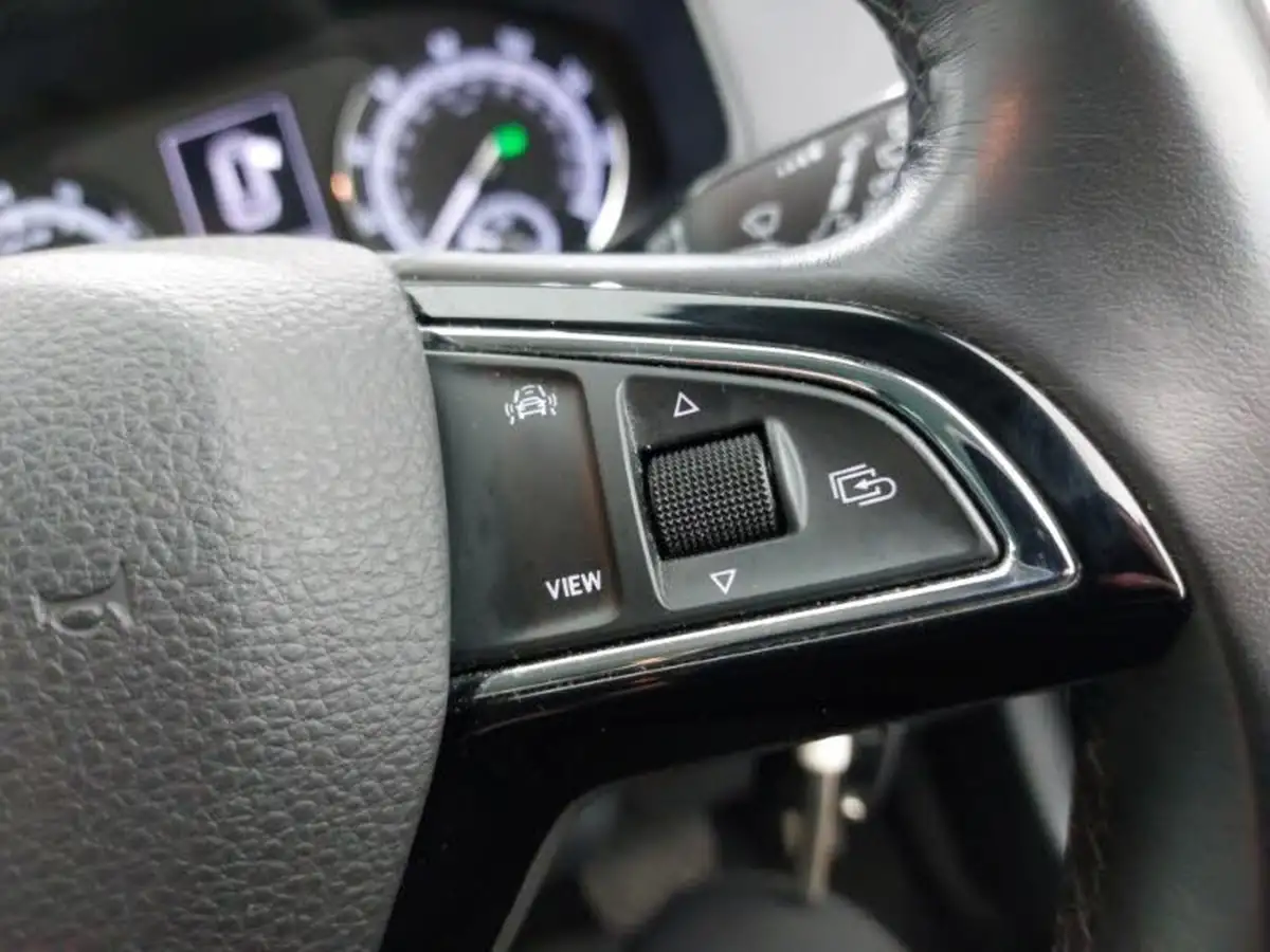 2018-skoda-karoq-15-tsi-se-technology-act-dsg-big-13