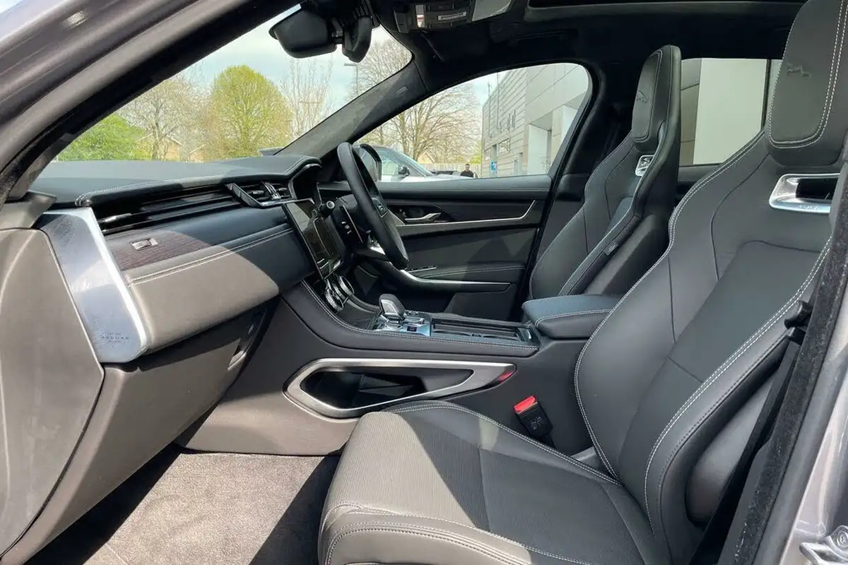 2024-jaguar-f-pace-20-d200-r-dynamic-hse-black-big-9