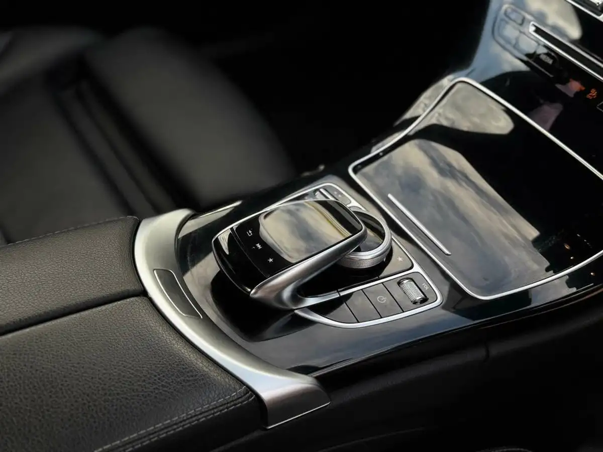 2017-mercedes-benz-c-class-21d-c250d-amg-line-ss-saloon-4d-9g-tronic-plus-big-32