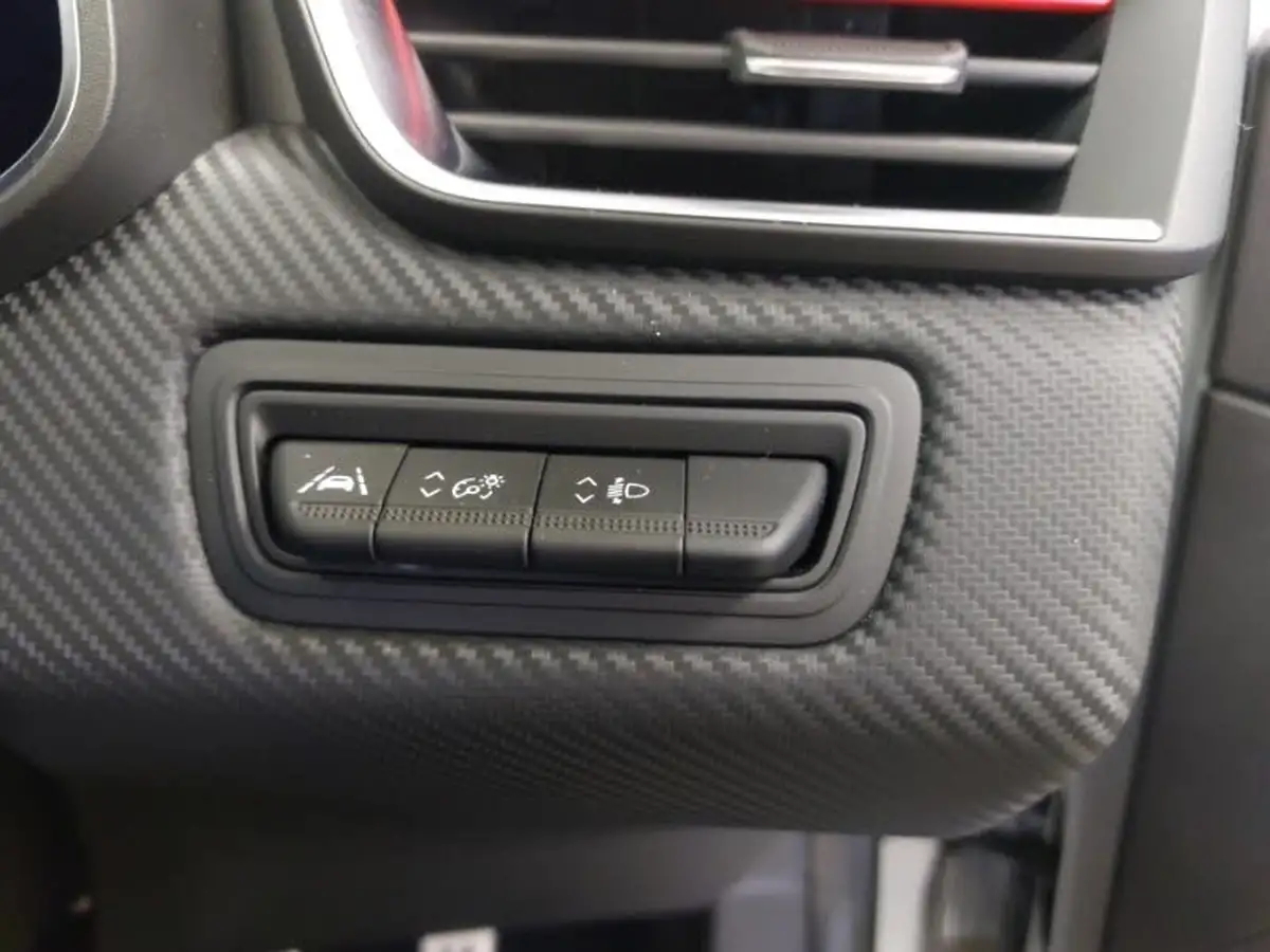 2023-renault-clio-10-tce-rs-line-big-9