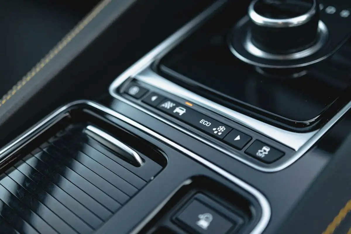 2020-jaguar-f-pace-30td-300-sport-big-34