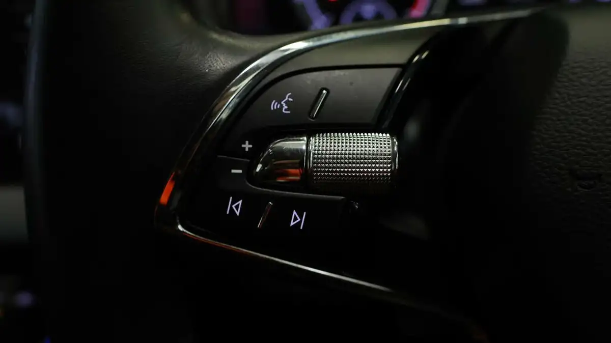 2020-skoda-karoq-15-tsi-se-drive-dsg-big-20