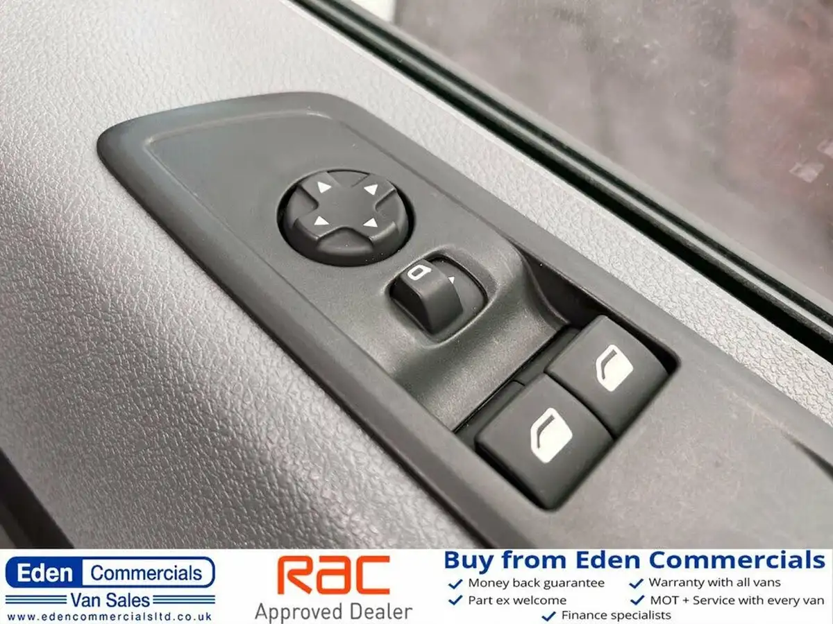 2022-vauxhall-vivaro-e-3100-50kwh-l1h1-dynamic-panel-van-big-17
