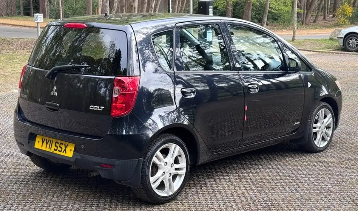 2011-mitsubishi-colt-13-juro-5d-big-1