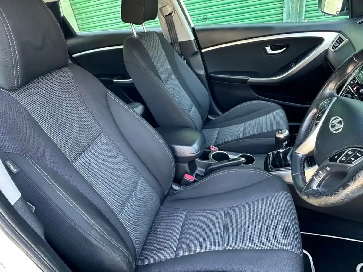 2012-hyundai-i30-16td-active-blue-drive-isg-big-32