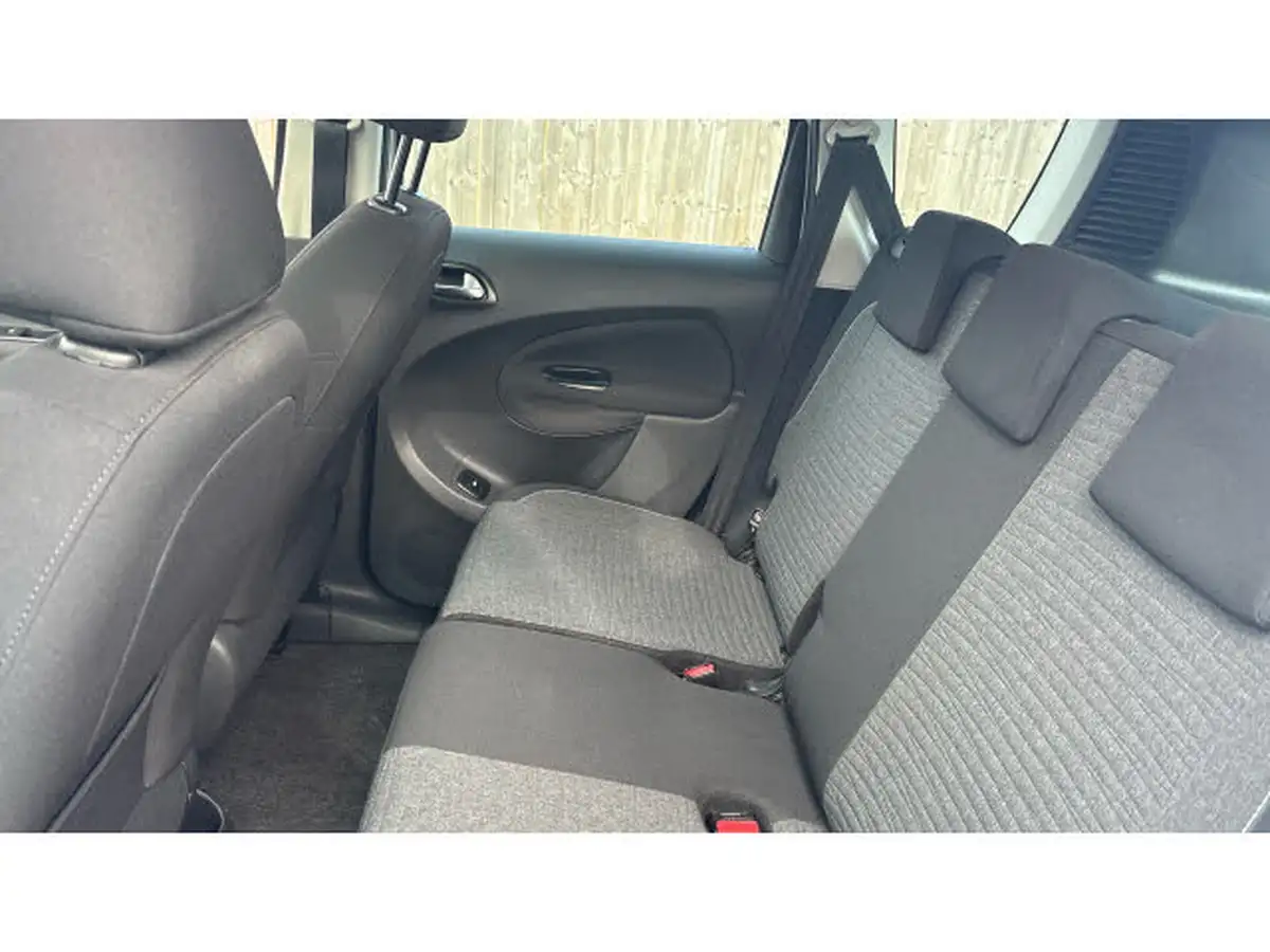2017-citroen-c3-picasso-16bluehdi-platinum-big-15