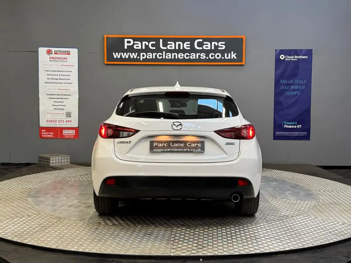 2016-mazda-mazda3-15-se-nav-big-3