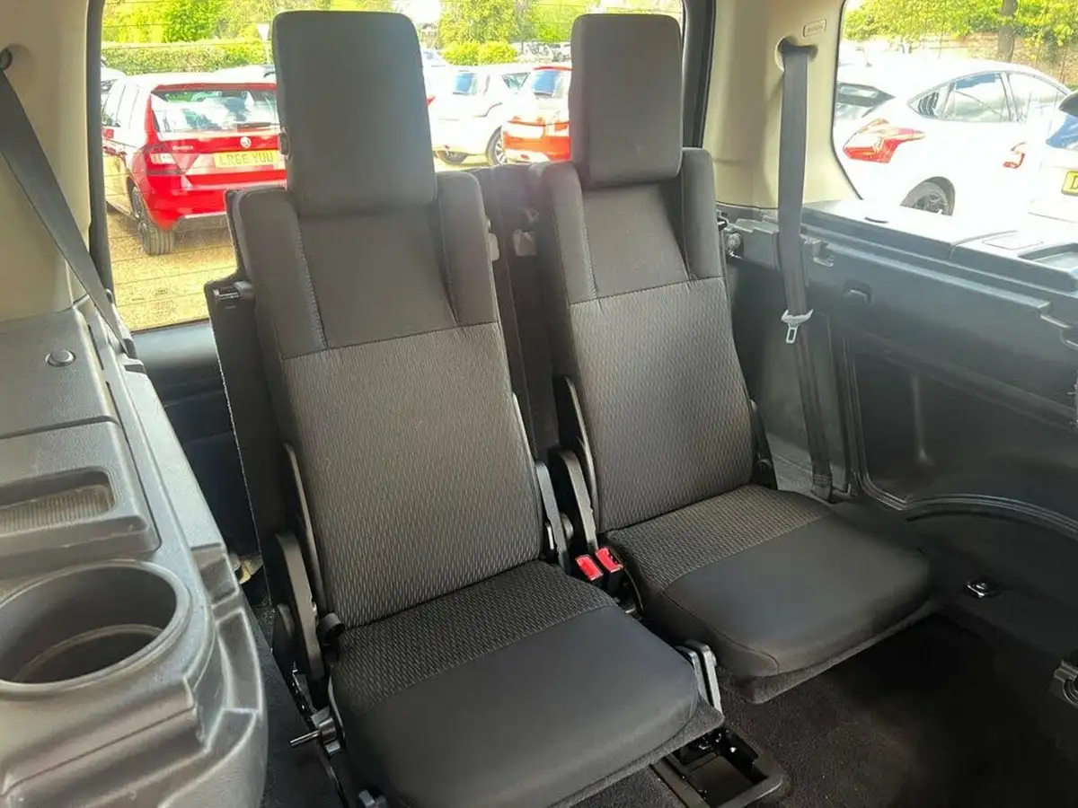 2014-land-rover-discovery-4-30td-gs-auto-big-44