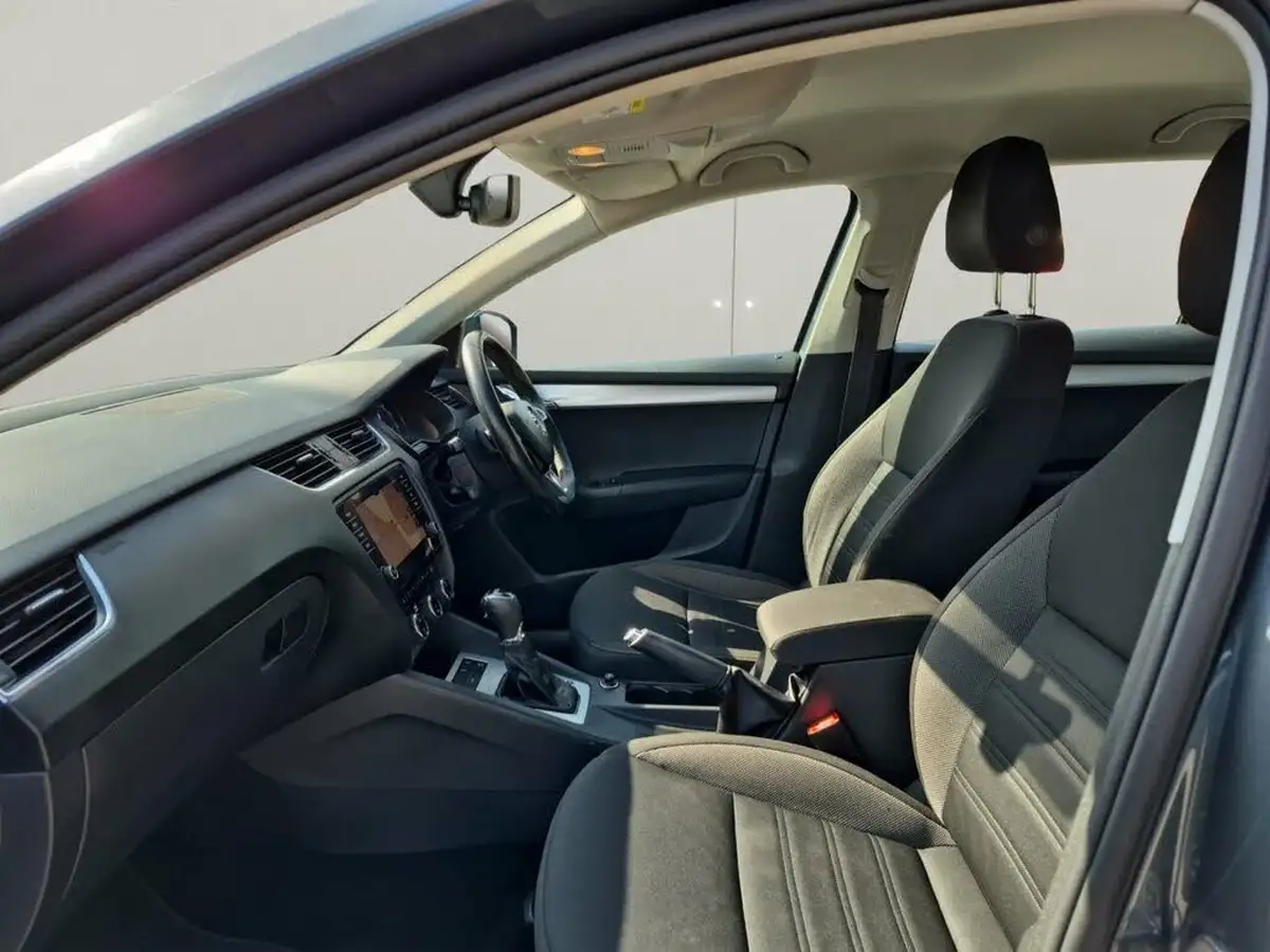 2019-skoda-octavia-16tdi-se-technology-estate-dsg-big-13