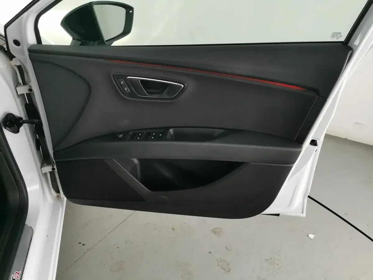 2017-seat-leon-14-ecotsi-fr-technology-hatchback-5d-big-27