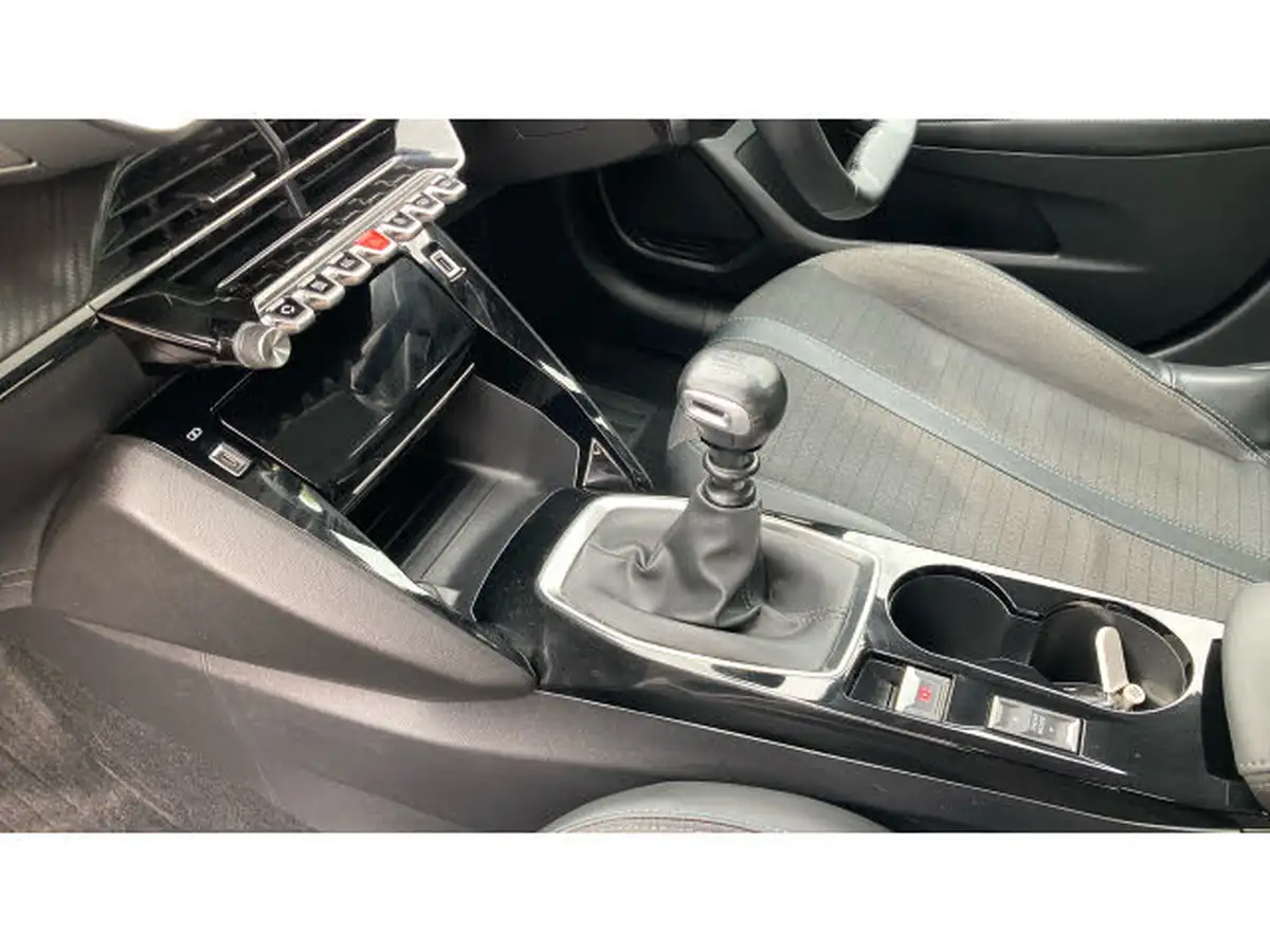 2020-peugeot-208-12-puretech-allure-100bhp-big-12