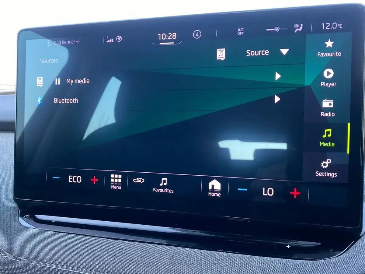 2023-skoda-enyaq-e-60-big-38