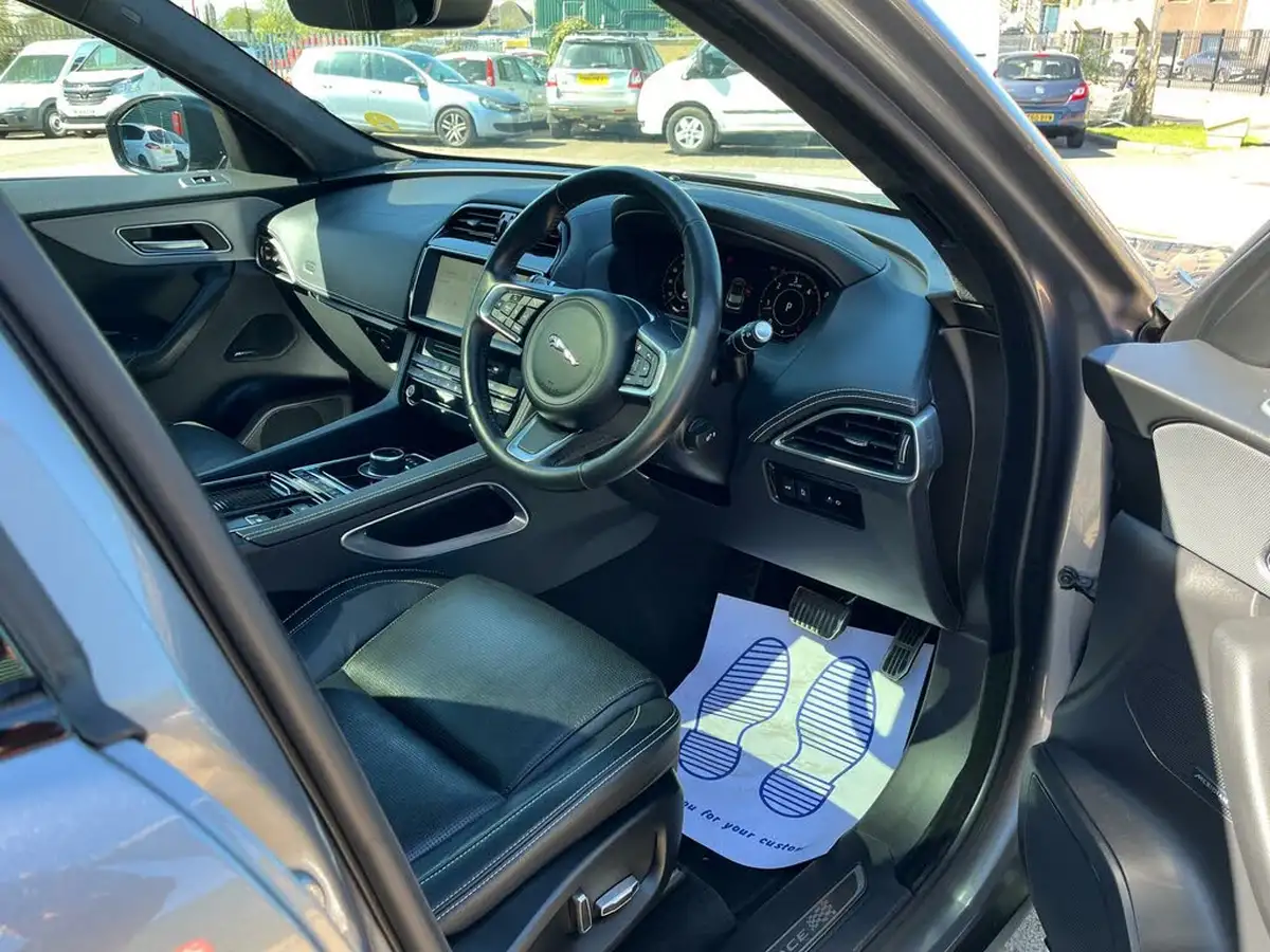 2020-jaguar-f-pace-20-i4d-chequered-flag-180ps-big-17