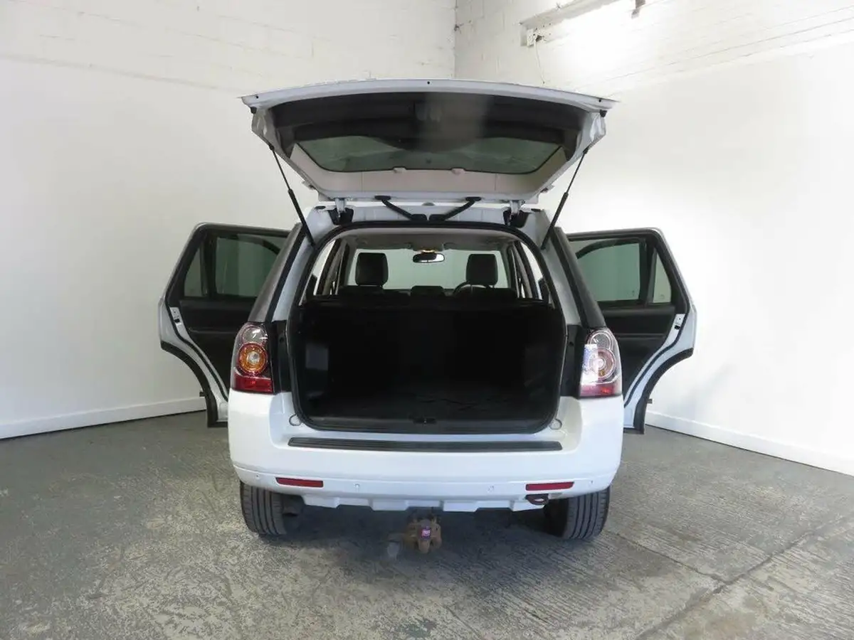 2014-land-rover-freelander-2-22td4-se-tech-big-15