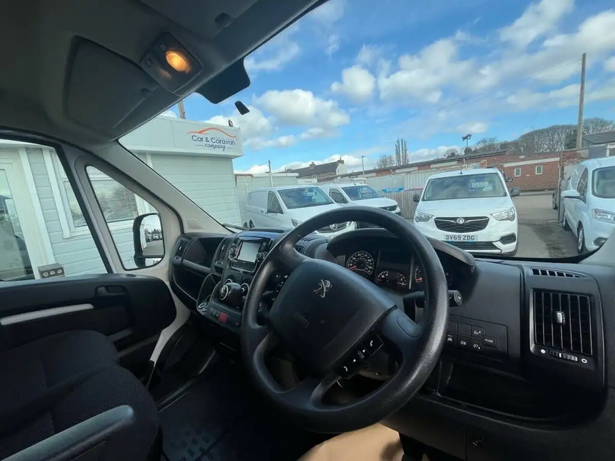 2022-peugeot-boxer-22-bluehdi-professional-435-l4-h2-big-11
